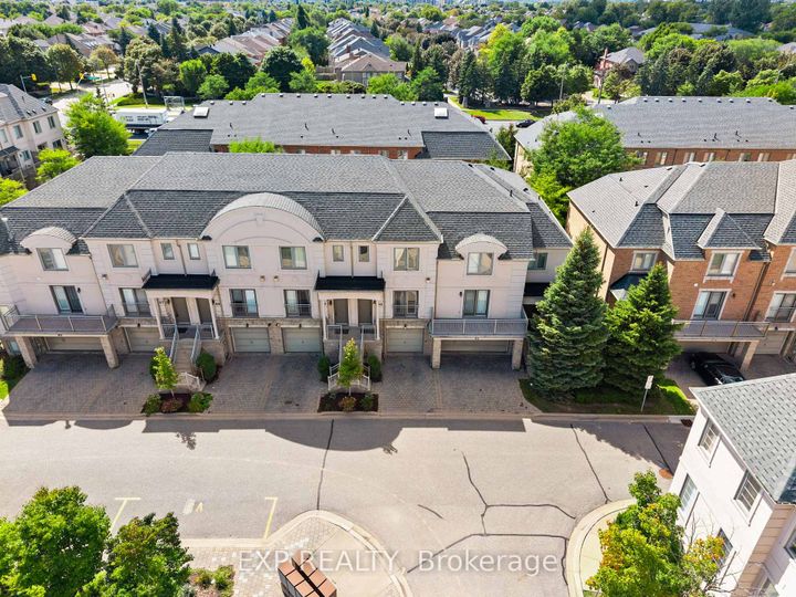 Photo 2 at 90 - 9133 Bayview Avenue, Doncrest, Richmond Hill