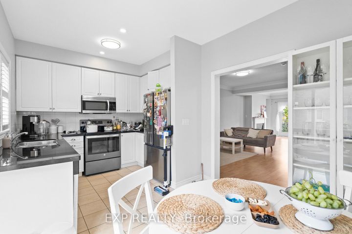 Photo 5 at 90 - 9133 Bayview Avenue, Doncrest, Richmond Hill