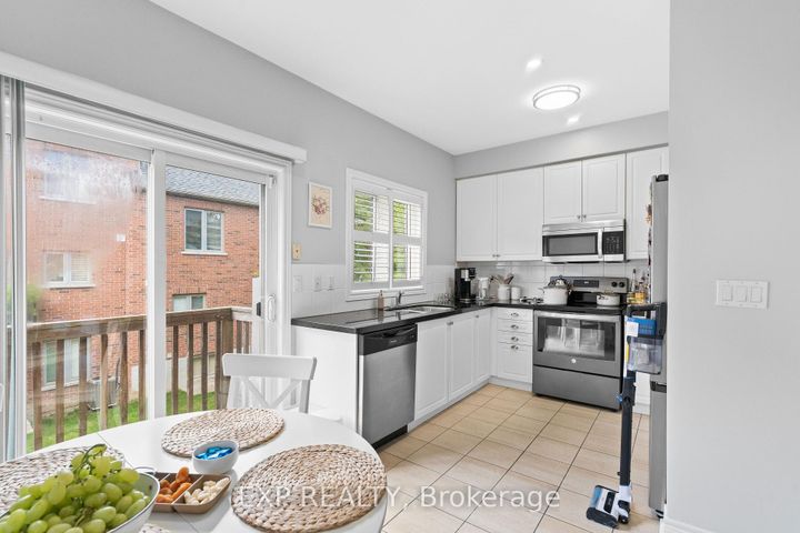 Photo 7 at 90 - 9133 Bayview Avenue, Doncrest, Richmond Hill