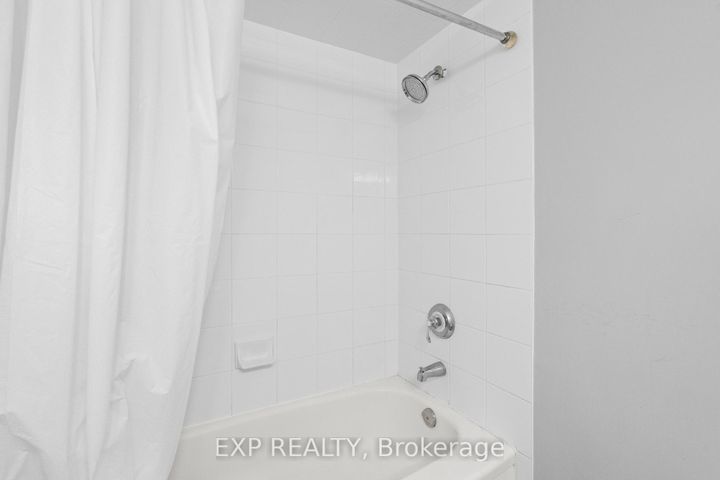 Photo 35 at 90 - 9133 Bayview Avenue, Doncrest, Richmond Hill