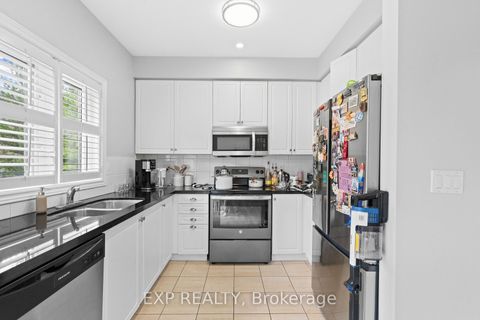 Photo 4 at 90 - 9133 Bayview Avenue, Doncrest, Richmond Hill