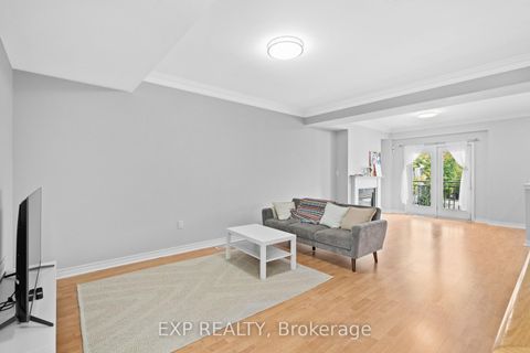 Photo 12 at 90 - 9133 Bayview Avenue, Doncrest, Richmond Hill