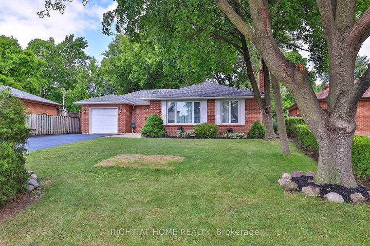 Photo 1 at 25 Devonshire Drive, Southgate, Brampton