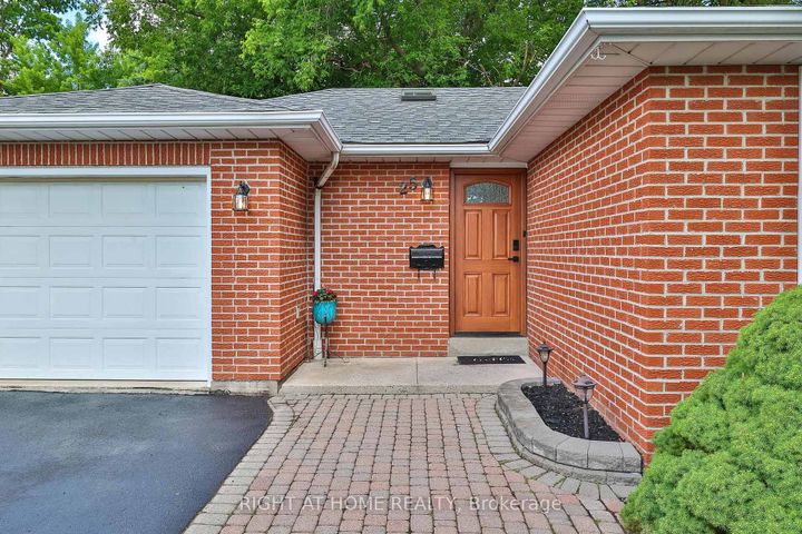 Photo 3 at 25 Devonshire Drive, Southgate, Brampton