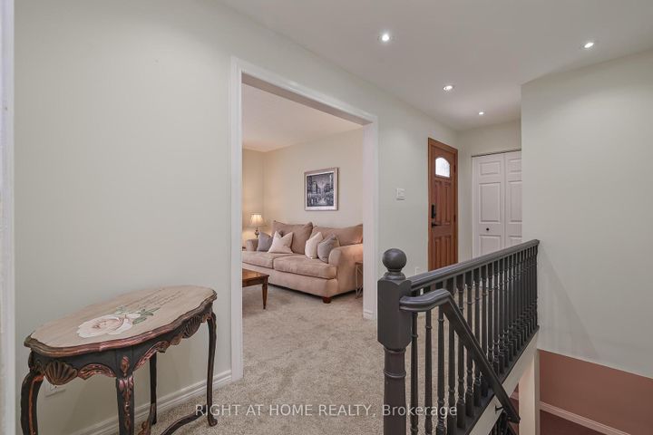 Photo 4 at 25 Devonshire Drive, Southgate, Brampton