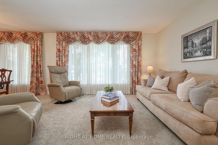 Photo 5 at 25 Devonshire Drive, Southgate, Brampton