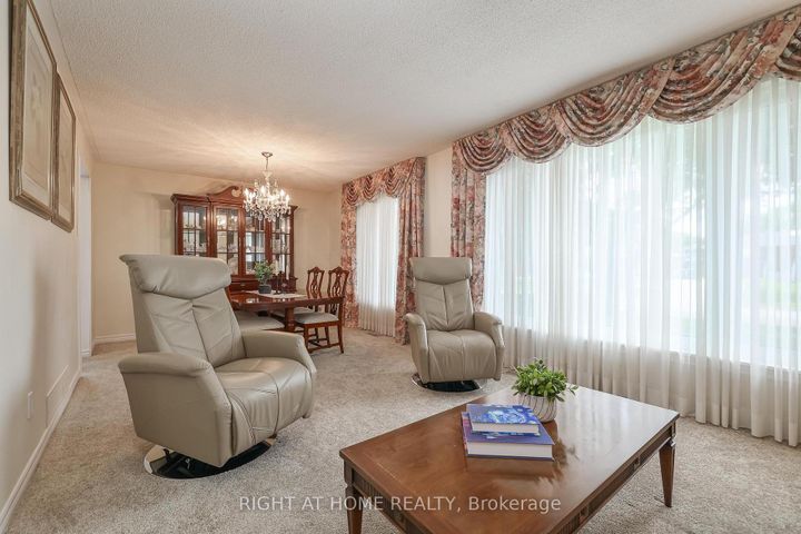 Photo 7 at 25 Devonshire Drive, Southgate, Brampton