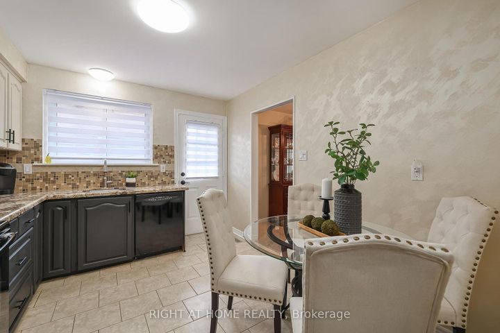 Photo 11 at 25 Devonshire Drive, Southgate, Brampton