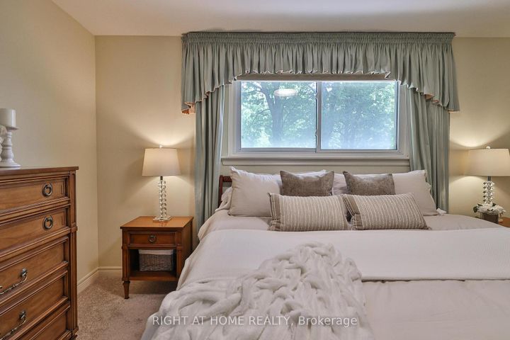Photo 13 at 25 Devonshire Drive, Southgate, Brampton