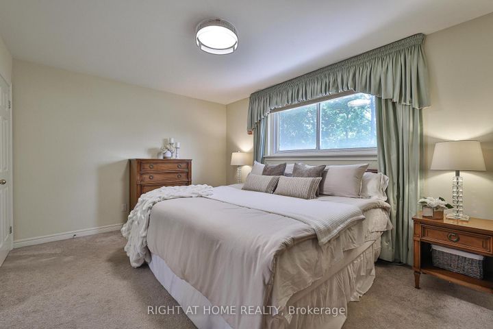 Photo 14 at 25 Devonshire Drive, Southgate, Brampton