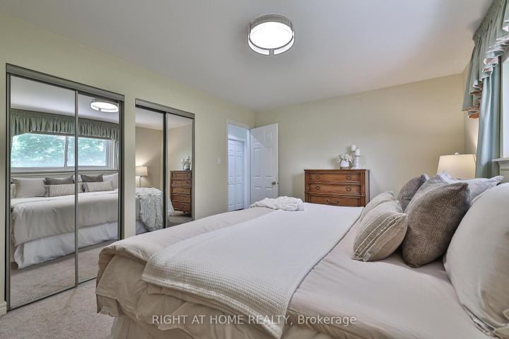 Photo 15 at 25 Devonshire Drive, Southgate, Brampton