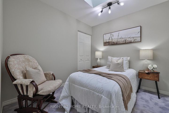 Photo 19 at 25 Devonshire Drive, Southgate, Brampton