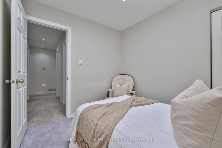 Photo 21 at 25 Devonshire Drive, Southgate, Brampton