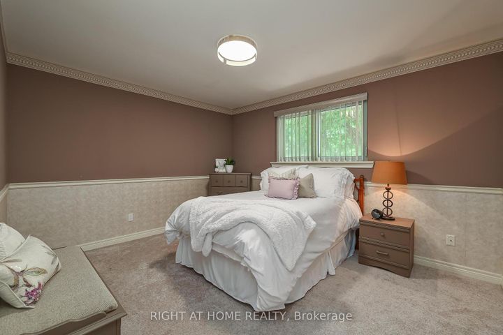 Photo 22 at 25 Devonshire Drive, Southgate, Brampton