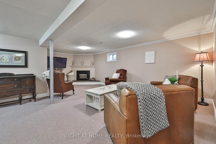 Photo 27 at 25 Devonshire Drive, Southgate, Brampton