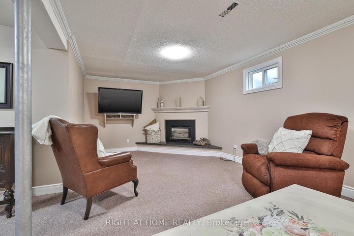 Photo 30 at 25 Devonshire Drive, Southgate, Brampton