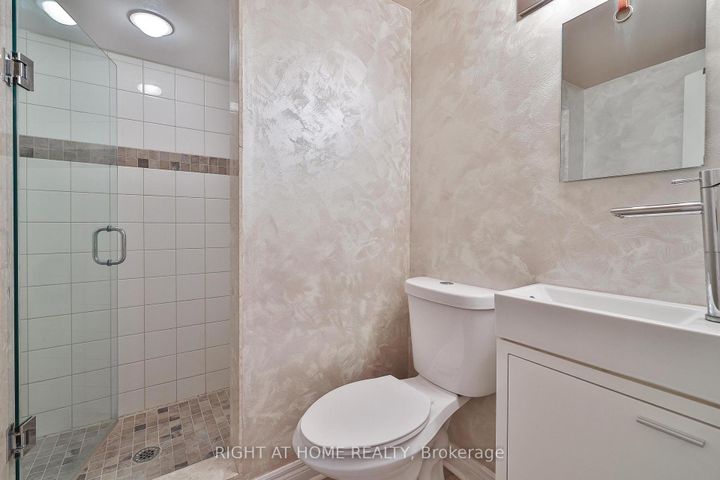 Photo 32 at 25 Devonshire Drive, Southgate, Brampton
