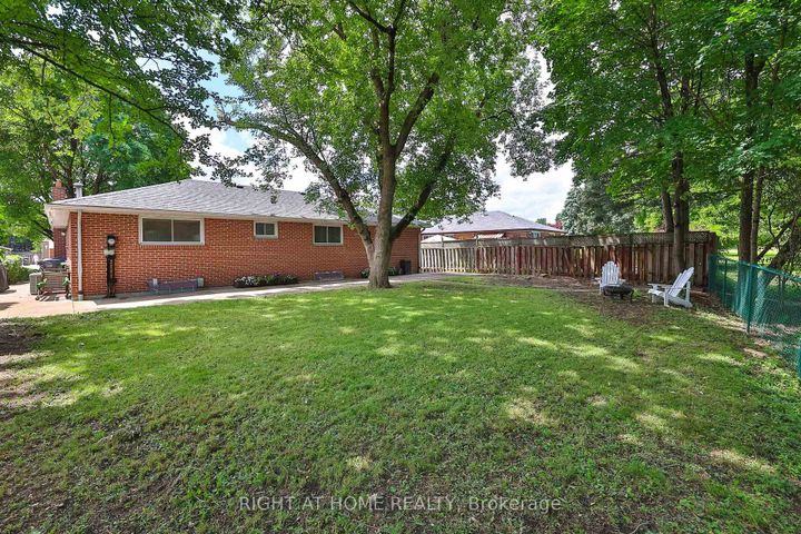 Photo 35 at 25 Devonshire Drive, Southgate, Brampton