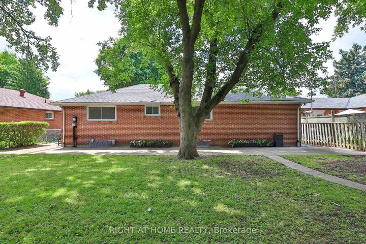 Photo 38 at 25 Devonshire Drive, Southgate, Brampton