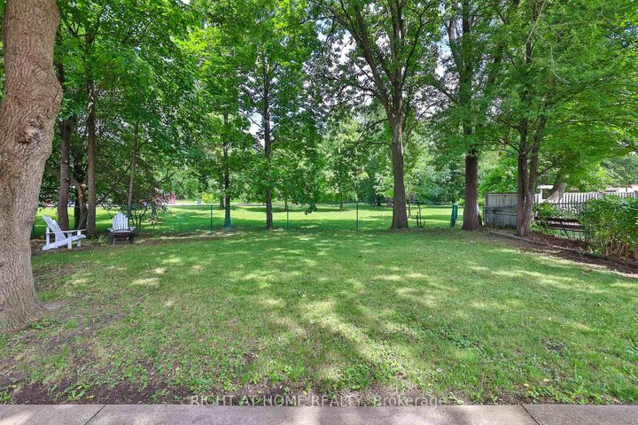 Photo 39 at 25 Devonshire Drive, Southgate, Brampton