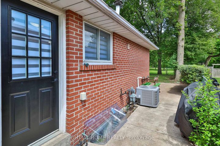 Photo 40 at 25 Devonshire Drive, Southgate, Brampton