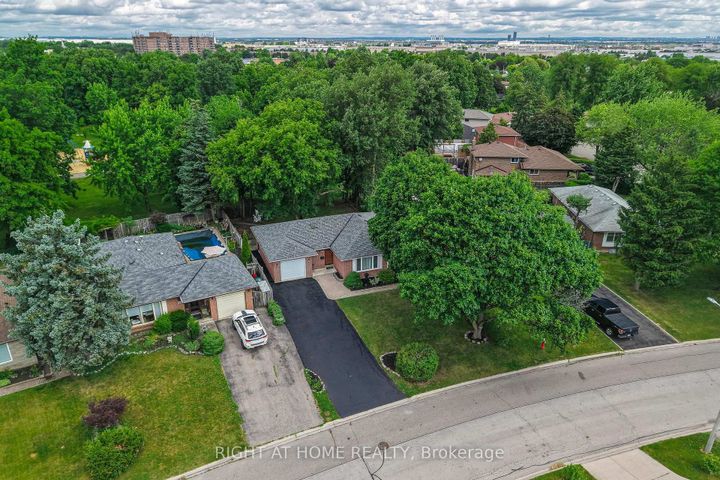 Photo 42 at 25 Devonshire Drive, Southgate, Brampton