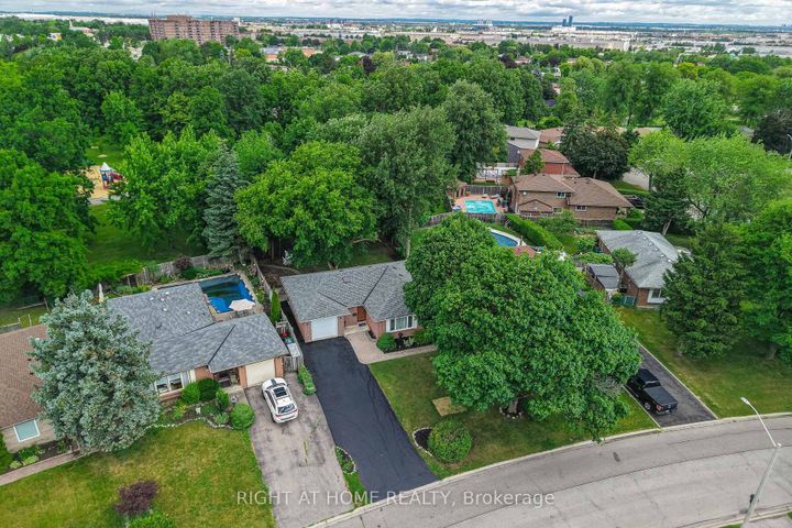Photo 43 at 25 Devonshire Drive, Southgate, Brampton