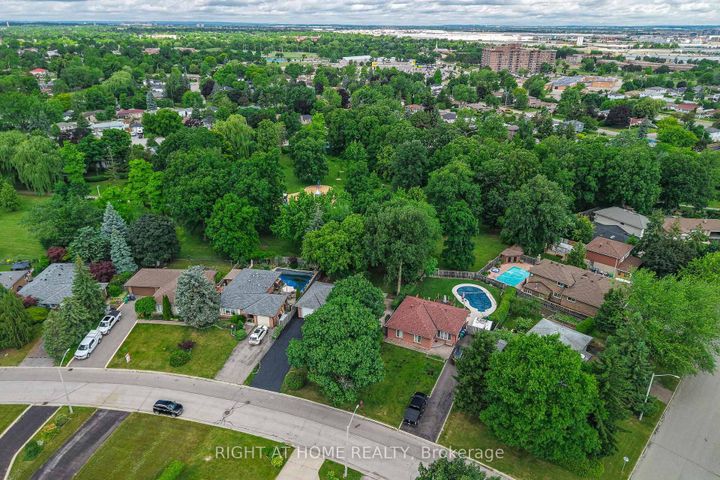 Photo 44 at 25 Devonshire Drive, Southgate, Brampton