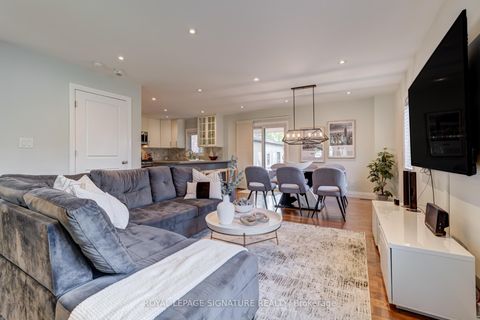Photo 2 at 1 Chiswick Avenue, Amesbury, Toronto
