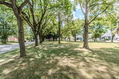 Photo 42 at 1 Chiswick Avenue, Amesbury, Toronto