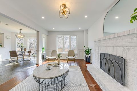 Photo 9 at 2075 Banbury Crescent, RO River Oaks, Oakville