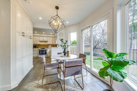Photo 11 at 2075 Banbury Crescent, RO River Oaks, Oakville