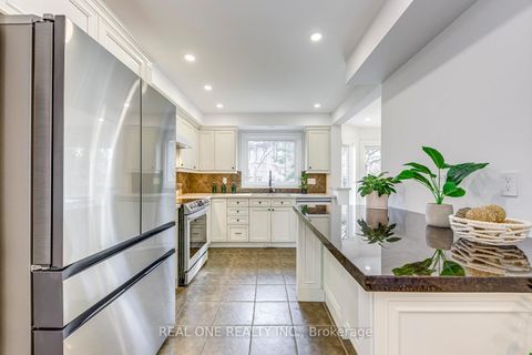 Photo 12 at 2075 Banbury Crescent, RO River Oaks, Oakville