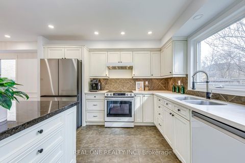 Photo 14 at 2075 Banbury Crescent, RO River Oaks, Oakville