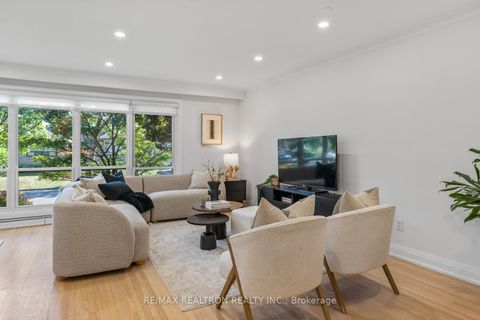 Photo 1 at 11 Artreeva Drive, Bathurst Manor, Toronto