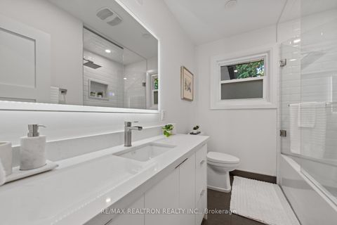Photo 26 at 11 Artreeva Drive, Bathurst Manor, Toronto