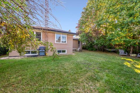 Photo 39 at 11 Artreeva Drive, Bathurst Manor, Toronto