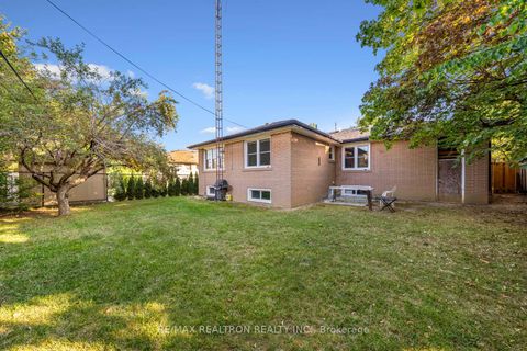 Photo 41 at 11 Artreeva Drive, Bathurst Manor, Toronto