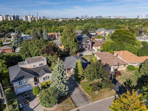 Photo 42 at 11 Artreeva Drive, Bathurst Manor, Toronto