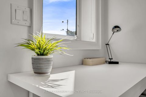 Photo 13 at 963 Lansdowne Avenue, Junction, Toronto