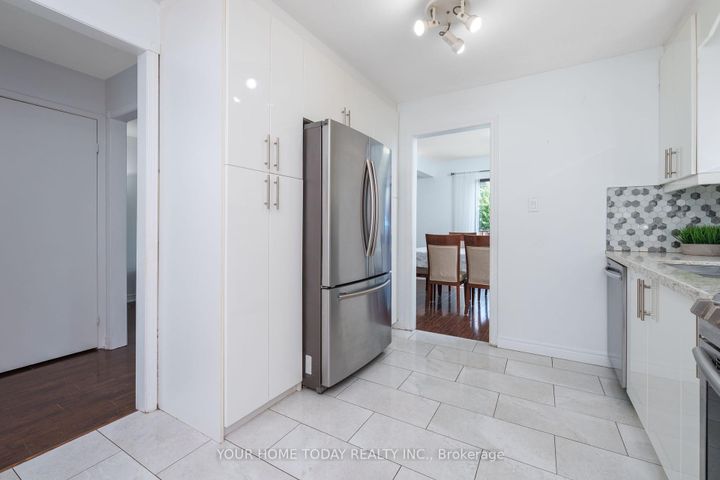 Photo 4 at 18 Alabaster Drive, Brampton North, Brampton
