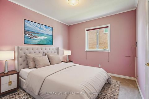 Photo 5 at 42 Windrose Court, East Woodbridge, Vaughan