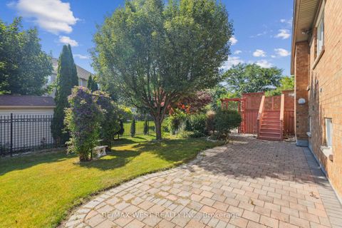 Photo 8 at 42 Windrose Court, East Woodbridge, Vaughan