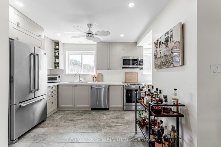 Photo 14 at 54 - 141 Clark Avenue, Thornhill, Markham