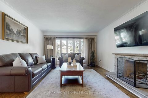 Photo 3 at 3 Hartsdale Drive, Richview, Toronto