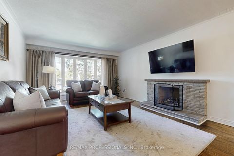 Photo 4 at 3 Hartsdale Drive, Richview, Toronto