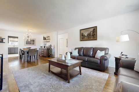 Photo 5 at 3 Hartsdale Drive, Richview, Toronto