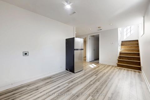 Photo 24 at 3 Hartsdale Drive, Richview, Toronto