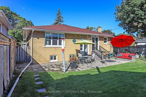 Photo 33 at 3 Hartsdale Drive, Richview, Toronto
