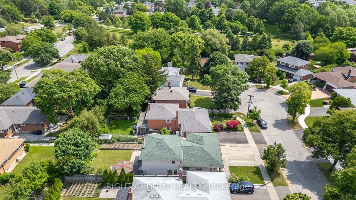 Photo 3 at 30 Hawthorne Road, The Westway, Toronto